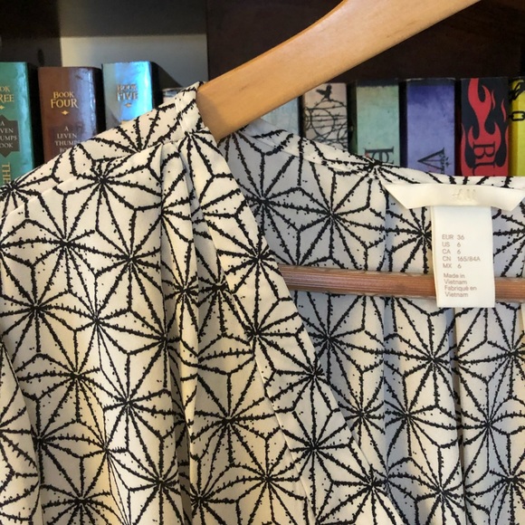 H&M Blouse - Picture 3 of 3
